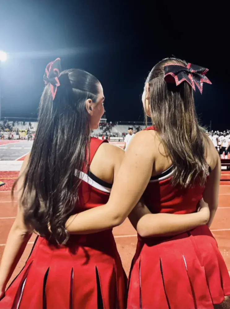 cheerleader-bordocampo-football-notturna