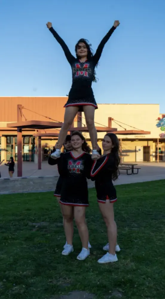 cheerleader-stunt-high-school