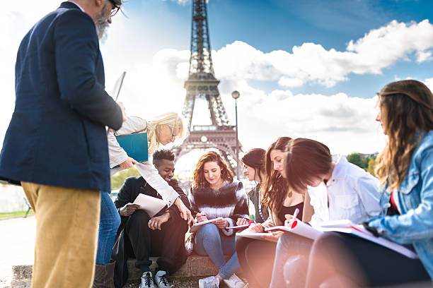 Lezioni all'aperto con tour eiffel sullo sfondo