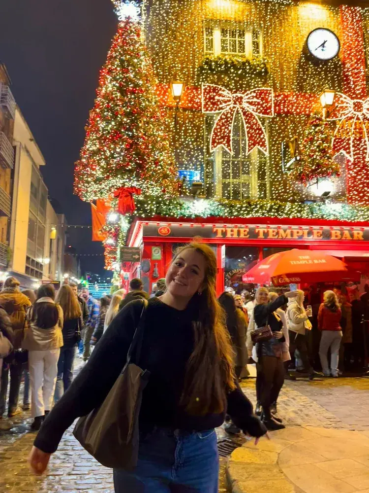 studentessa-temple-bar-natale-dublino-irlanda