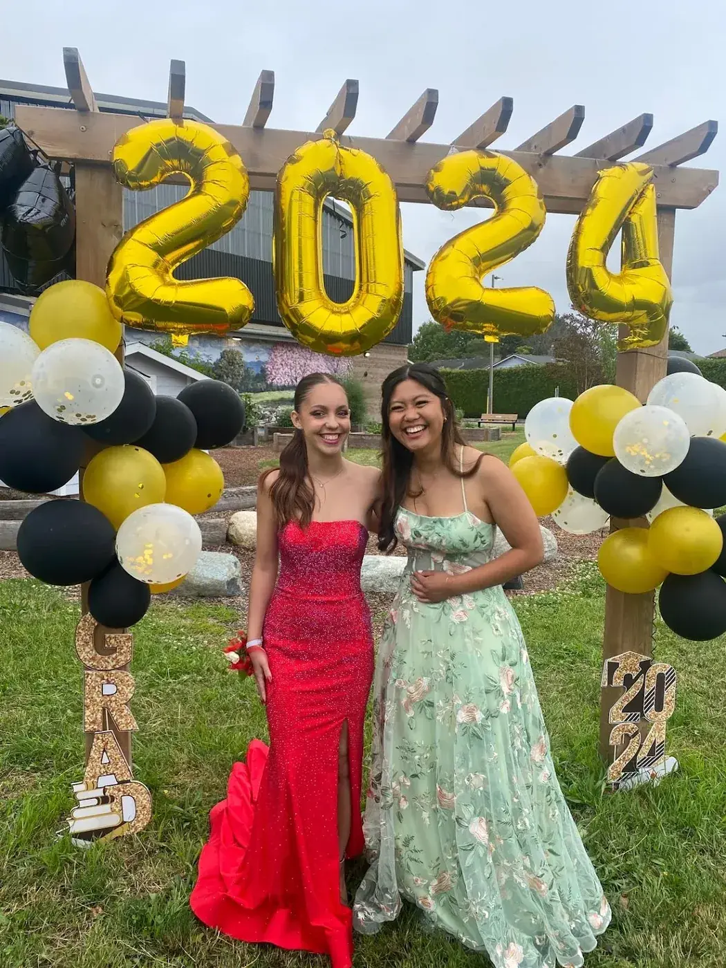 studentesse-abiti-prom-grad-2024-canada-verticale