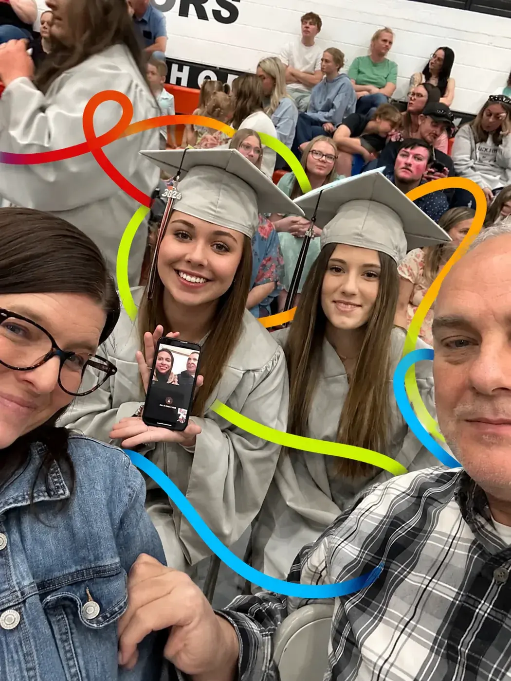 studentesse-diploma-famiglia-videochiamata-usa-brand-verticale