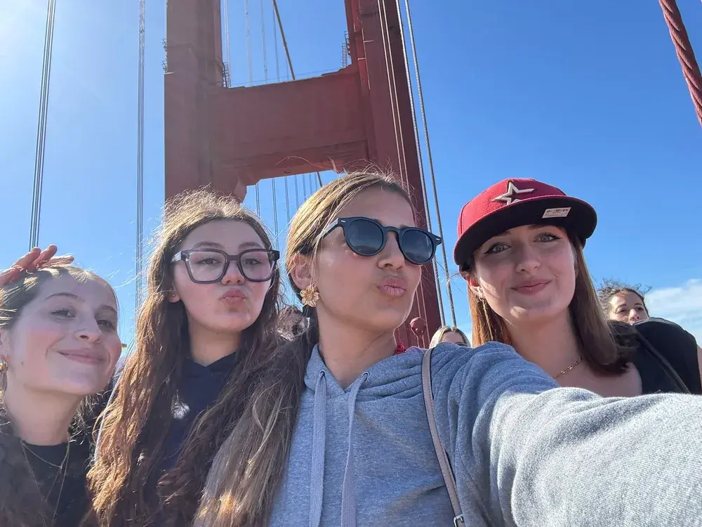 studentesse-selfie-golden-gate
